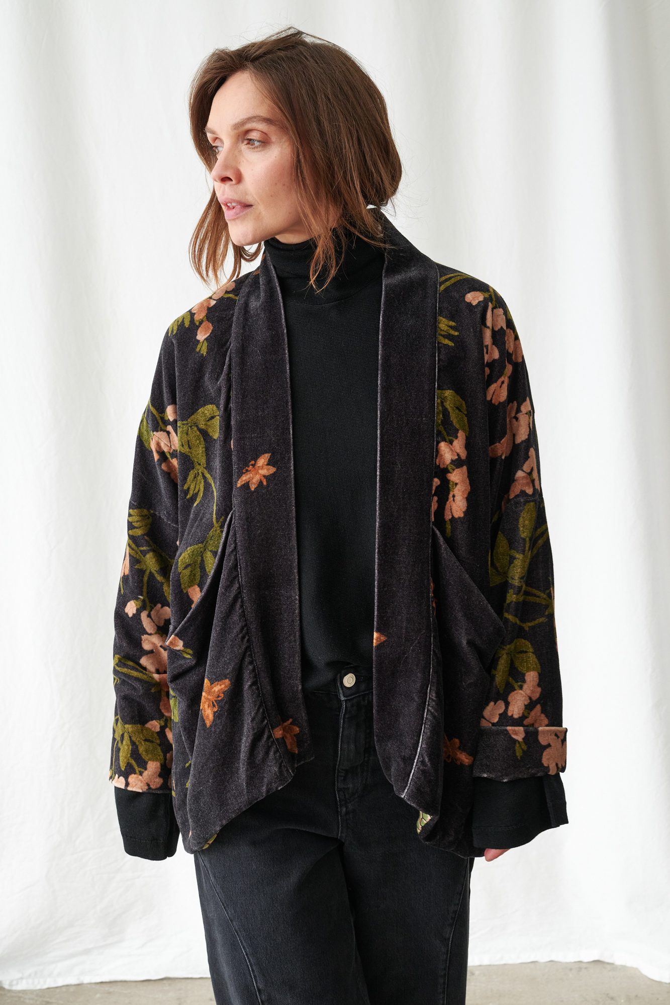 Wisteria_Black_Velvet_Pocket_Jacket (3)