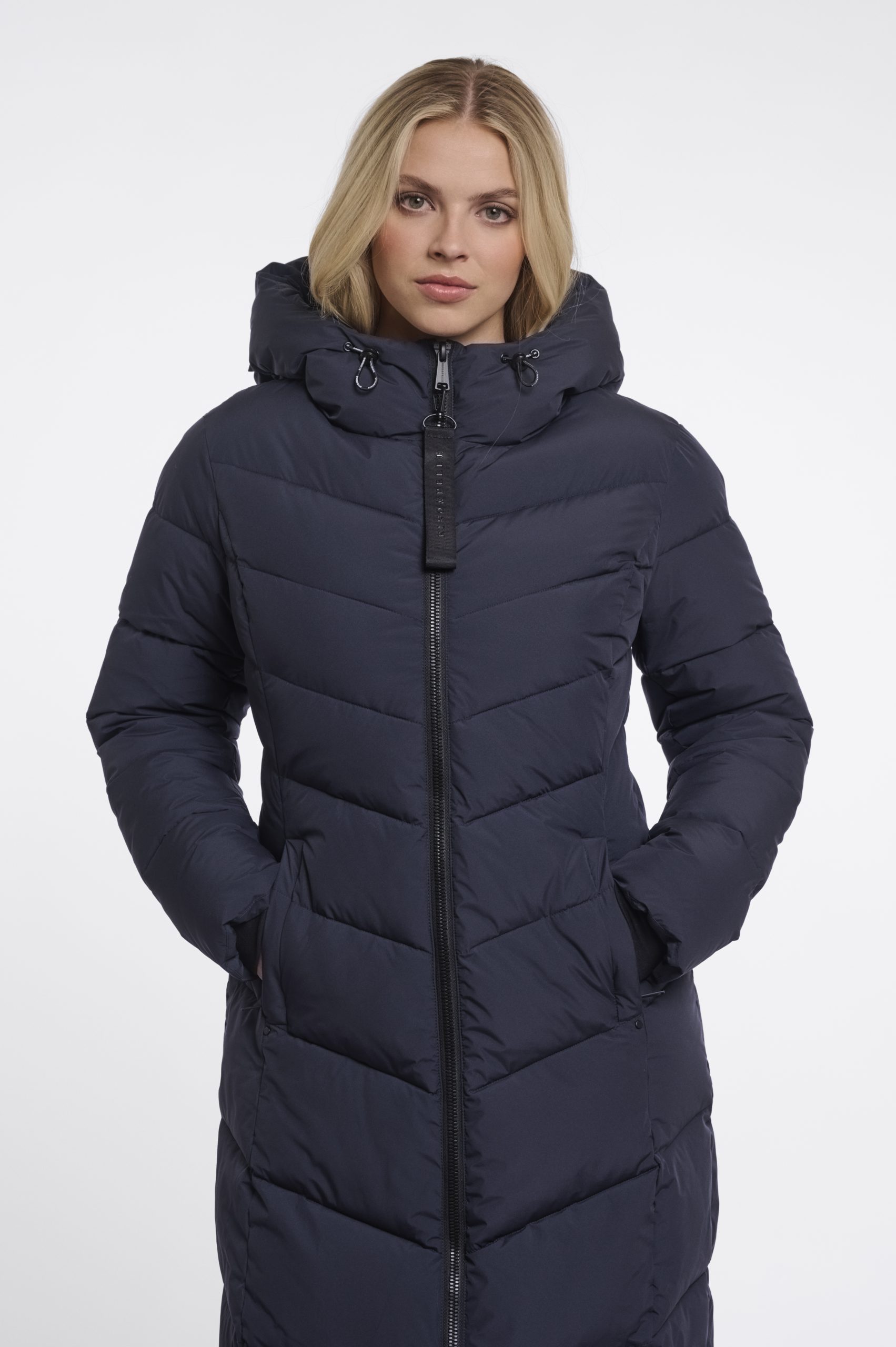 Zendaya.7002612_Dark-Navy_02